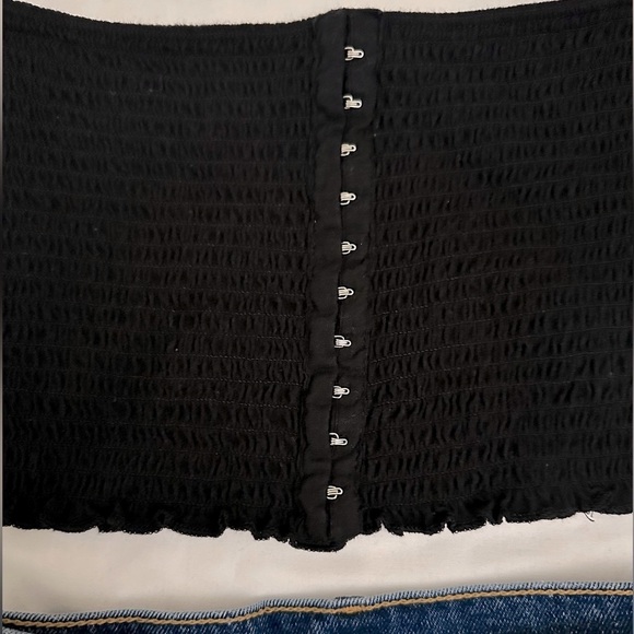 Black Off the Shoulder Crop Top Size Small - Picture 3 of 3